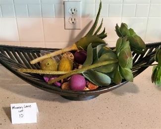 $15 - Black leaf basket décor. 26” wide 