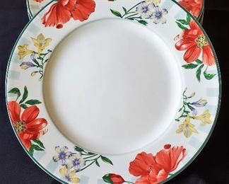 $12 - 8 PTS International Interiors Genuine Stoneware ‘Fressia’ plates 