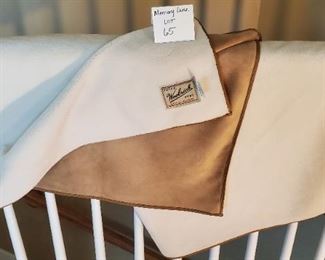 $25 - 4'x5' WOOLRICH throw blanket 100% Polyester with a suede-like feel on the tan side