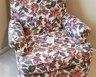 $65 - Flexsteel Floral Accent Chair App. 33"W x 36"D x 37"T 