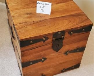 $35 - Solid wood square trunk 15"x15"x15" 