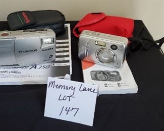 $25 - Lot of 2 digital cameras