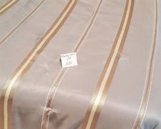 $25 - Queen size bedding set - comforter, bed skirt & 5 pillows