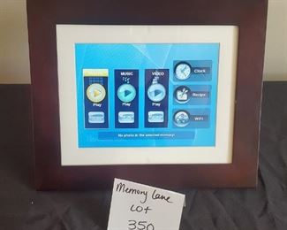 $7 - Digital photo frame 10" x 9"