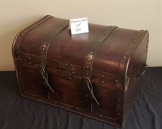 $20 - Decor trunk 19.5" x 13" x 15"