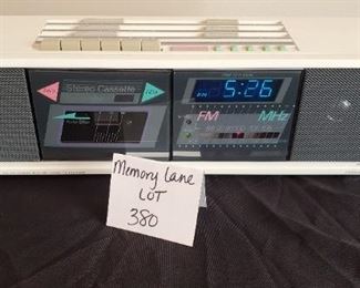 $7 - Vintage Soundesign radio