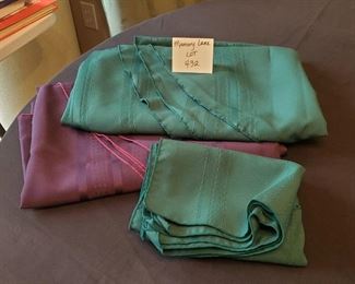 $8 - 2 Oblong tablecloths & 6 cloth napkins 