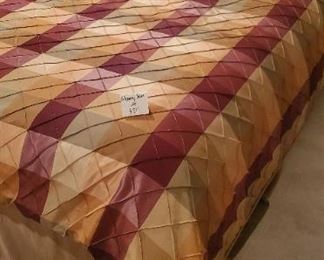 $25 - Full size comforter set - comforter, bed skirt & 5 pillows