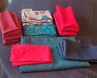 $10 - Rectangle tablecloth & 29 cloth napkins