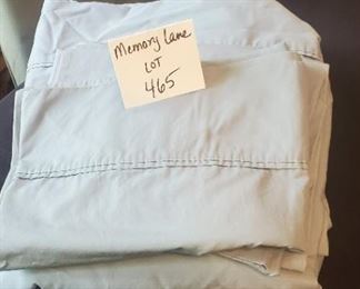 $6 - +Lightly used Queen 4 pc. sheet set