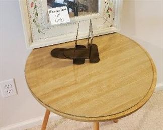 $15 - Small table, mirror & bookends