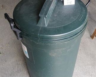 $6 - Rubbermaid Bruiser Garbage Can