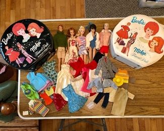 Vintage Allen, Midge, Bubble hair Midge/Barbie, Ken, two travel cases and clothes