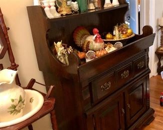 Nice dry sink, wash stand, Thanksgiving décor...