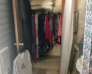 Very nice, name brand women's clothes