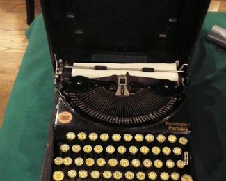 Remington Portable typewriter with case 1920"s 
