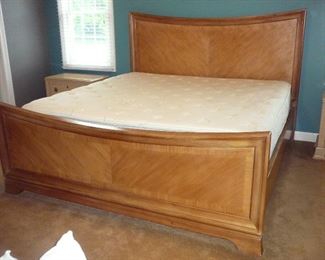 Drexel King size bed - mid century design - bamboo matteress