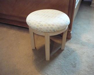 vanity stool (top swivels) 