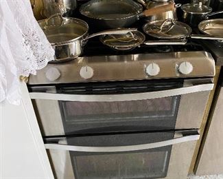 Nice gas range for sale