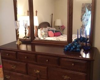 Large dresser with 3 piece mirror!