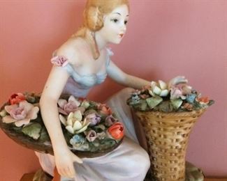 Exquisite vintage figurine!