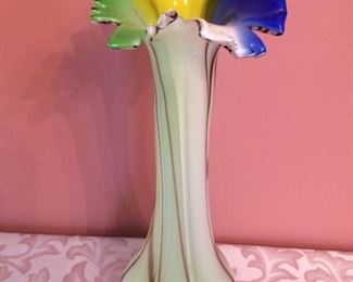 Art glass vase with ruffled top!