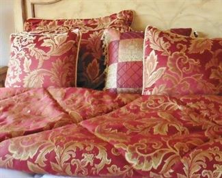 Queen comforter  with  pillows. 