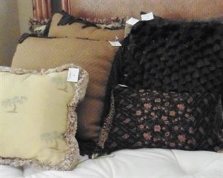 Decorative pillows.