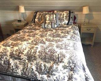 Nice Queen Wood Platform Bed w/Beautyrest mattress $450  NEW PRICE 