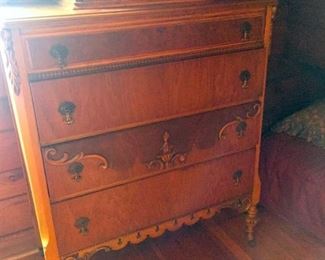 Early American Dresser w/Amazing Details and Dovetail Drawers $ 150