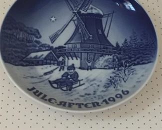 Bing  Grondahl Copenhagen Porcelain Christmas Plate 1996   $5 