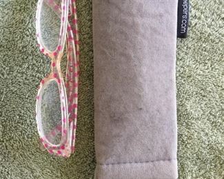 New Pretty Pair of Peepers Magnifying Glasses $4 