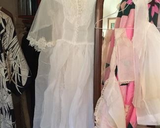 Vintage Wedding Dress with veil and head piece, so beautiful
