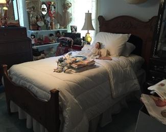 Wonderful Victorian Twin Bed, white twin bed linens