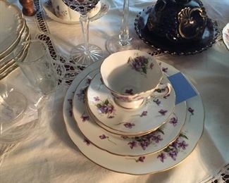 Place setting of the "Spring Violets"