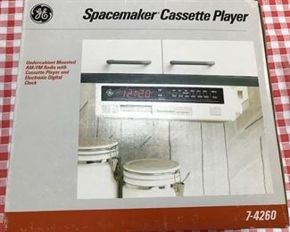 GE Spacemaker/Cassette Player.
