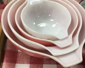 Set of Pyrex bowls.