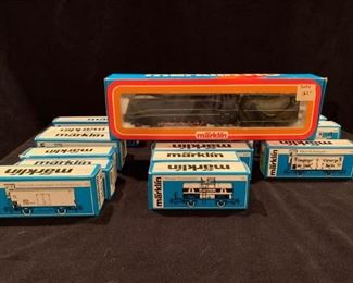 Marklin Loco 3094 w 14 misc cars
