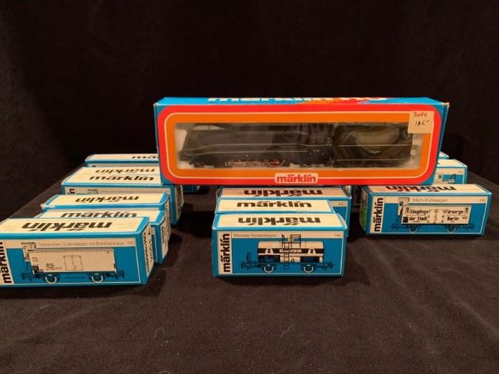 Marklin Loco 3094 w 14 misc cars