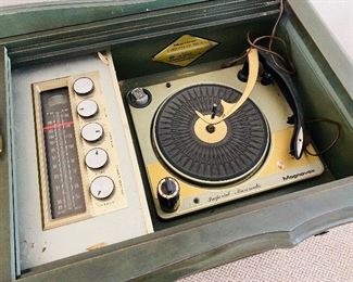 Magnavox stereo cabinet. Stereo and phonograph both work
