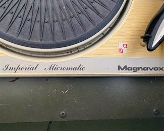 Stereo and phonograph both work