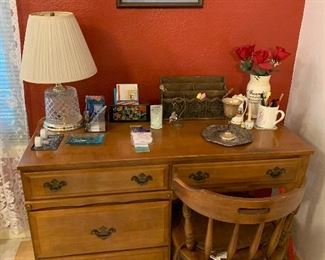 cute small writing desk and chair