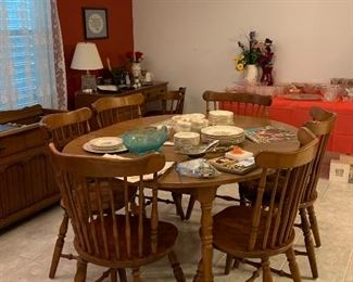 round dining or kitchen table with 6 chairs