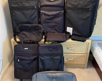 Seven Piece Matching Luggage Set + Extras https://ctbids.com/#!/description/share/396780