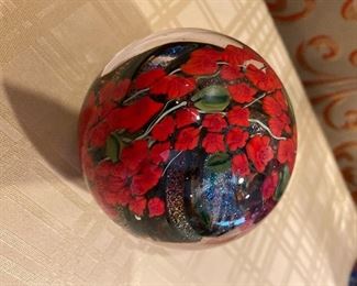 Red roses 3” paperweight Signed Shawn Messenger $70