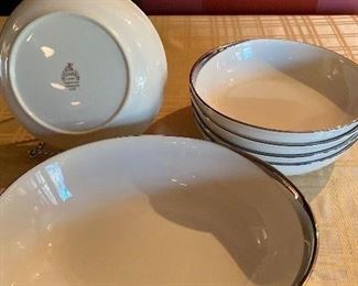 Pickard China Crescent pattern 5 Soup Bowls 1 Vegetable Bowl 
$40.