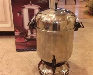 Farberware Stainless Steel Coffee Urn 12-55 Cup. $45. K10