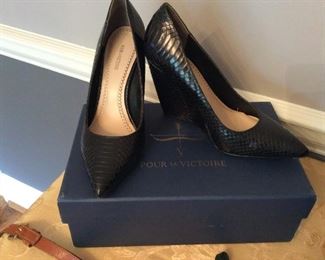 SIZE 7 1/2 LADIES BLACK POUR DE VICTOIRE HIGH HEEL SHOES
