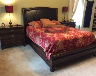 PICTURE OF THE QUEEN SIZE LEATHER HEADBOARD AND MATCHING NITE STANDS
