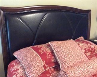HEAD BOARD TO QUEEN SIZE BED